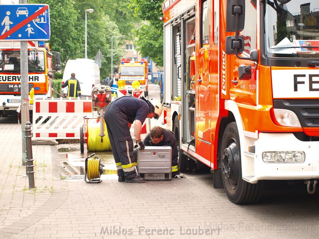 Dachstuhlbrand Koeln Vingst Hinter dem Hessgarten P67.JPG